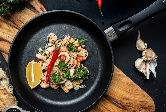 الفرق بين أواني الجرانيت والتيتانيوم