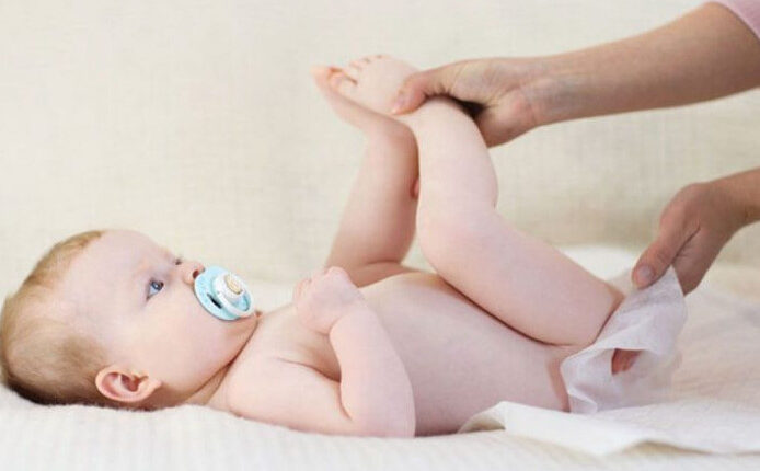 أنواع الإسهال عند الرضع وأهم طرق العلاج