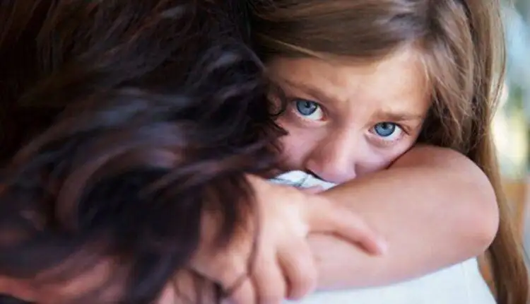 الخوف عند الأطفال وأسبابه وعلاجه وكيفية تعامل الوالدين معه