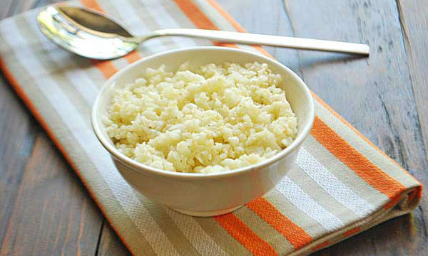 استبدل الأرز في نظام كيتو الغذائي للحصول على أهم العناصر الغذائية الخالية من الكربوهيدرات