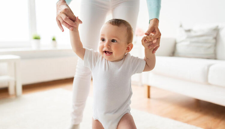تقوس الأرجل عند الرضع: أهم أسباب وطرق العلاج
