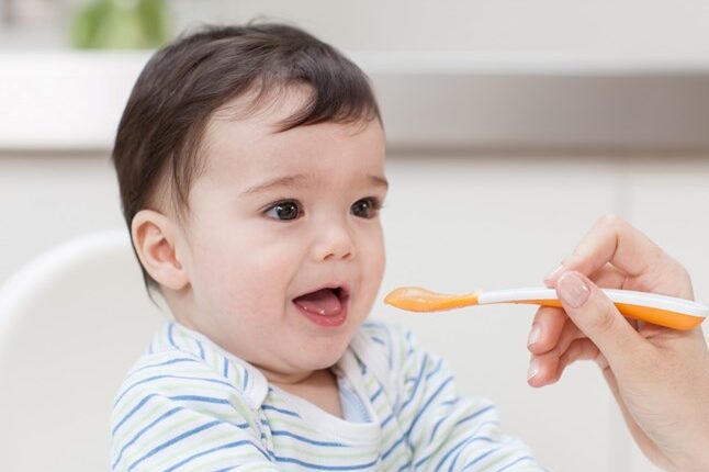 مخاطر تغذية الرضع في وقت مبكر قبل 6 أشهر