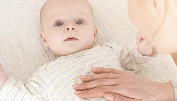 مقال مهم حول علاج الإمساك عند الرضّع بطرق طبيعية بعيدًا عن الدورات