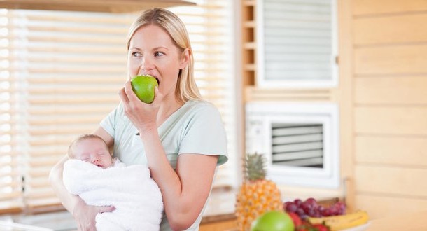 نصائح غذائية للمرأة بعد الولادة للمحافظة على صحتها وصحة المولود الجديد