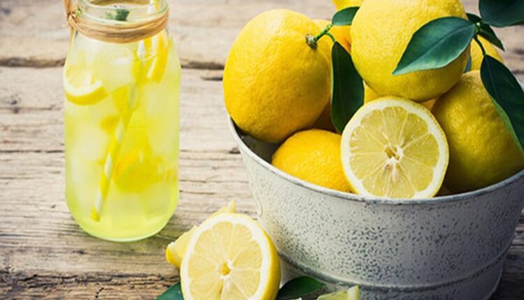 هل الليمون مسموح به في الكيتو؟ هل الأفضل استخدام المخفف أم المركز؟